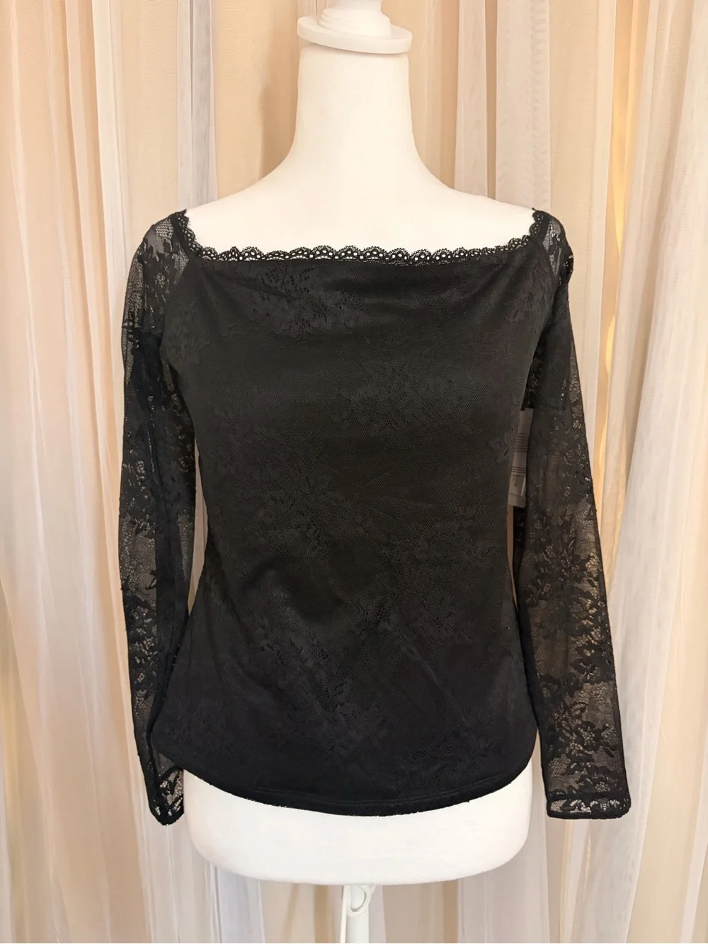 Abercrombie & Fitch Black Off-the-Shoulder Lace Long-Sleeve Top - Picture 2 of 8